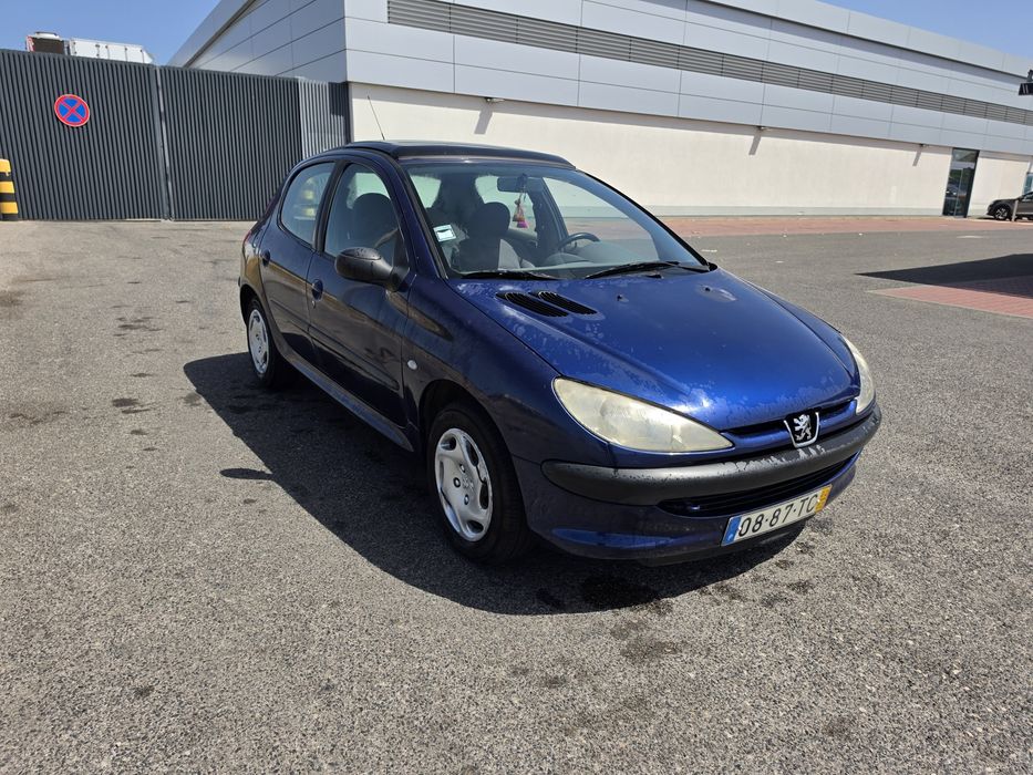 Peugeot 206 1.1   ano 2002