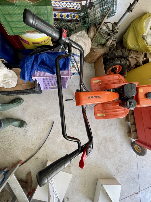 Moto enxada semi nova 2 horas de trabalho