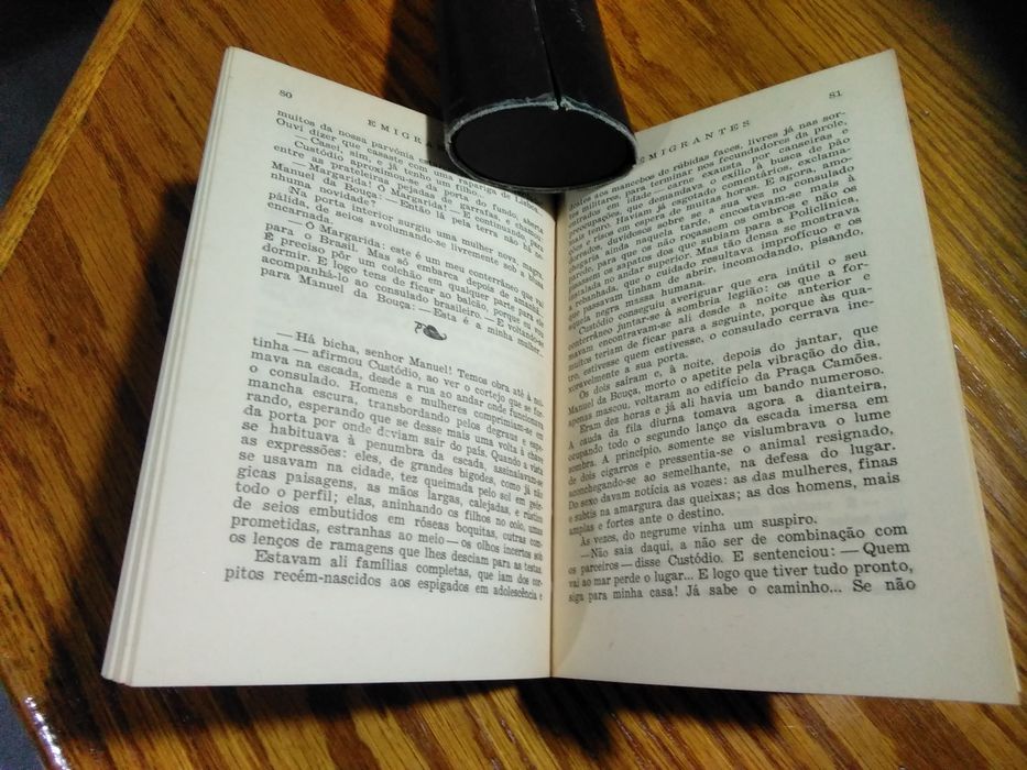 Livro -  Emigrantes