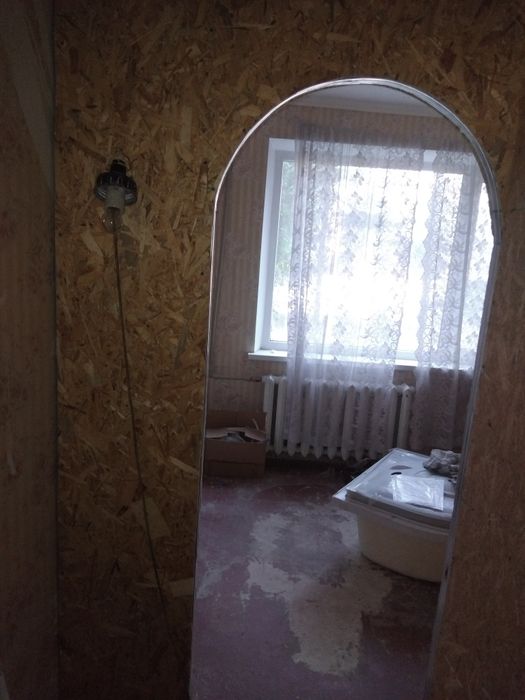 Продається кімната в гуртожитку.