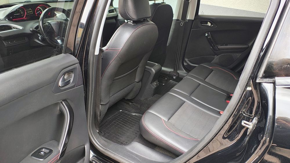 Peugeot 2008 GT-LINE 1,2 THP ,, automat,,