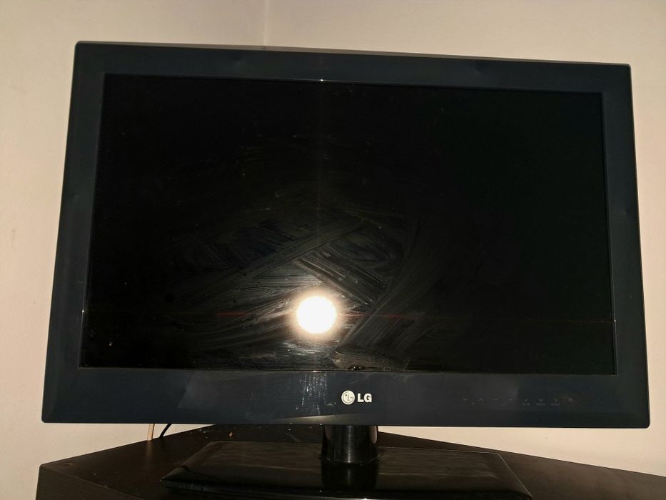 Televisão LED marca LG com comando