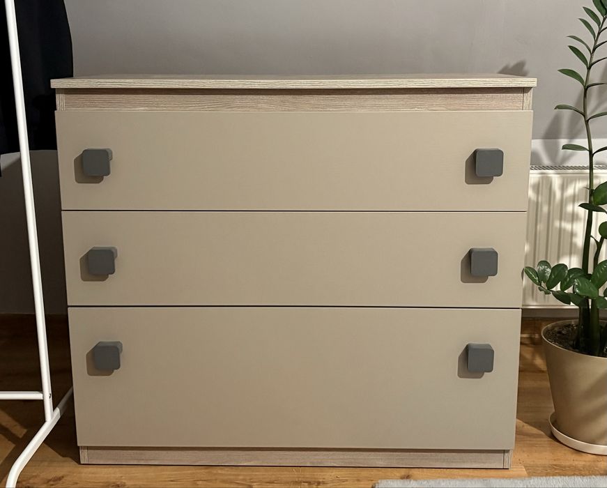 Komplet solidnych mebli