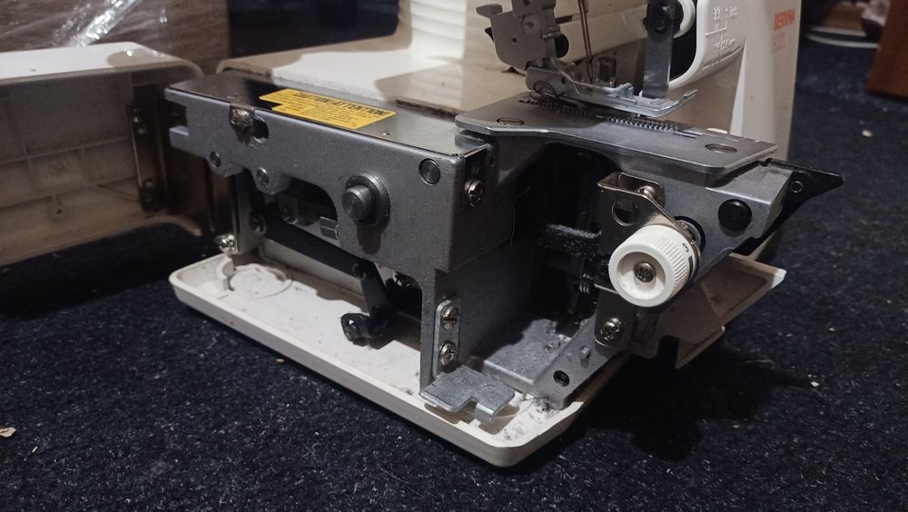 Швейна машина оверлок Bernina 800DL