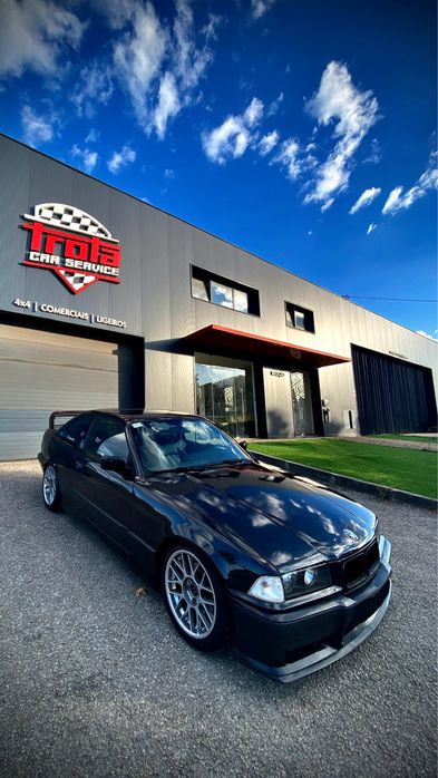 Bmw 318is coupe.