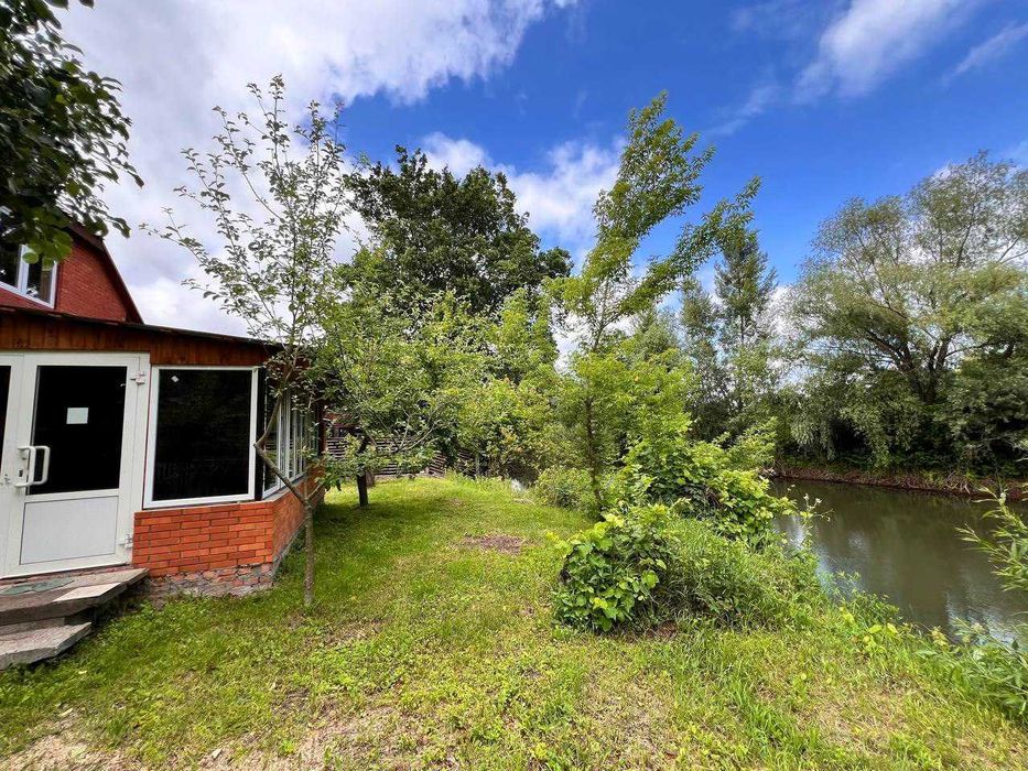 В передмісті Чернігова будинок дача новобудова