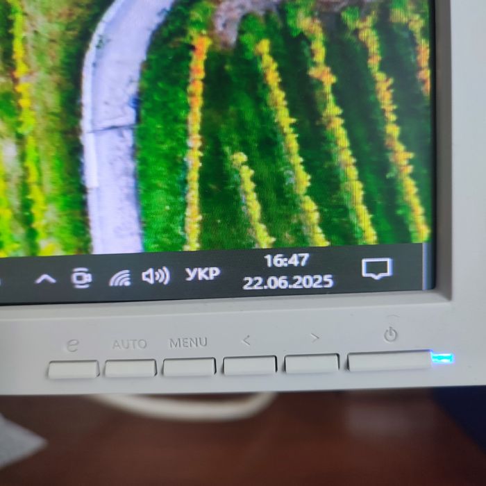 Монітор Асеr B243 HL/24" Вбудовані колонки 2х2W
Стан справний, без зау