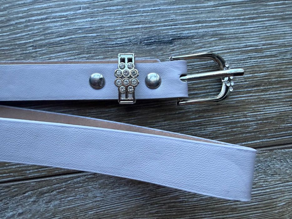 Pasek regulowany 18mm Stan nowy w folii Kolor szaro-beżowy srebrna sprzączka z cyrkoniami