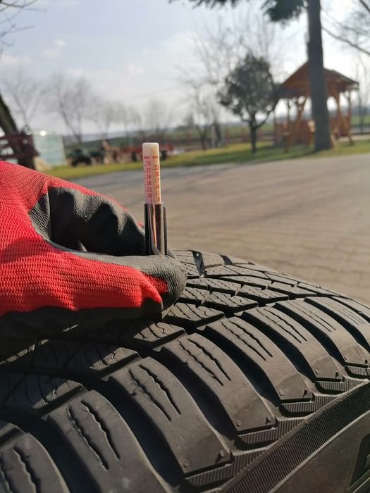 Felgi 17 wraz z oponami + nakrętki