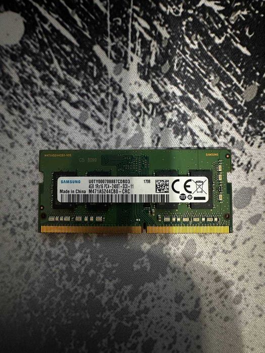 Пам'ять для ноутбуків Samsung 4 GB SO-DIMM DDR4 2400 MHz