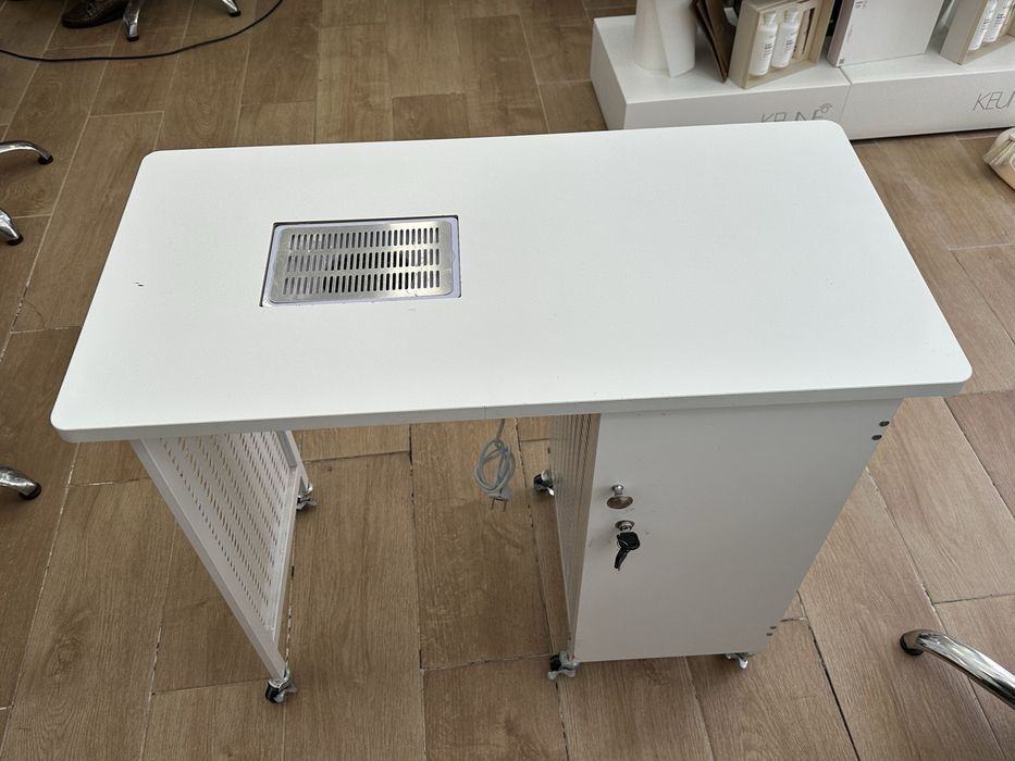 Mesa de manicure c/ aspirador embutido