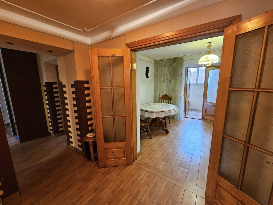 3-кімн квартира-особняк в центрі з видом на ліс