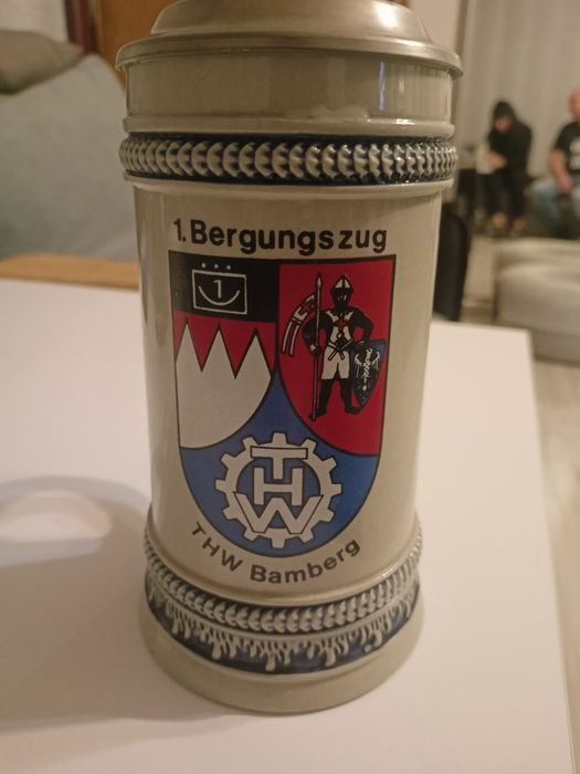 Ceramiczny kufel z cynową pokrywą