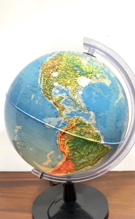 Globo terreste iluminado.