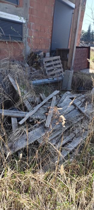 Zrzynki desek i krokwi na opał