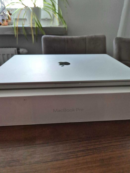 MacBook Pro 16" (2023) – Apple M3 Pro, 18 GB RAM, 512 GB SSD – stan idealny