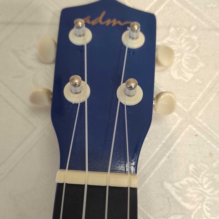 Гітара- перше знайомство з музикою