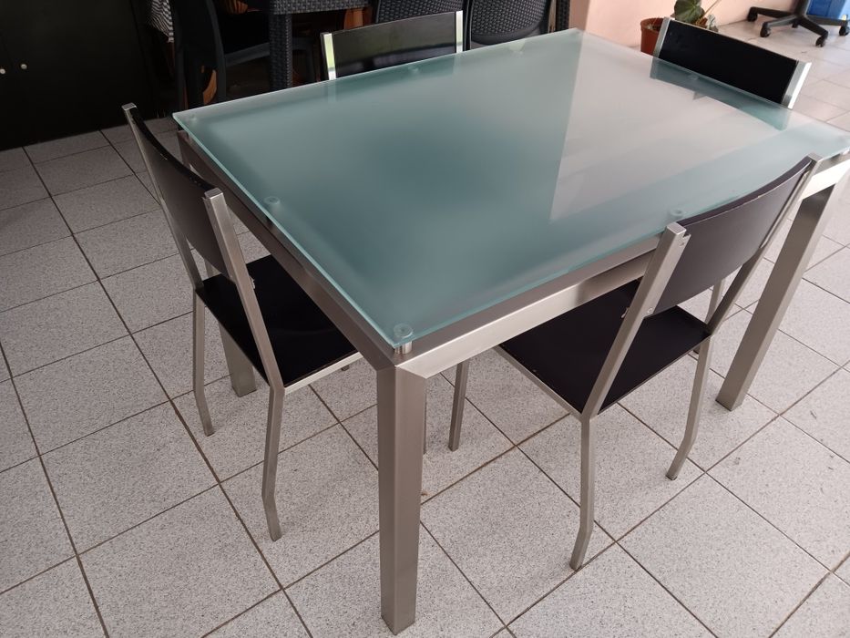 Conjunto mesa cozinha e 4 cadeiras