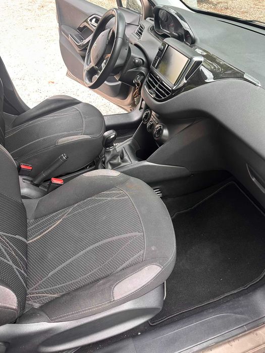 Peugeot 208 1.4 HDi Diesel 2013 | 1 Proprietário | Revisões na Marca