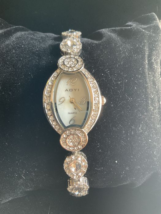 Zegarek damski AOYI Quartz - nowy