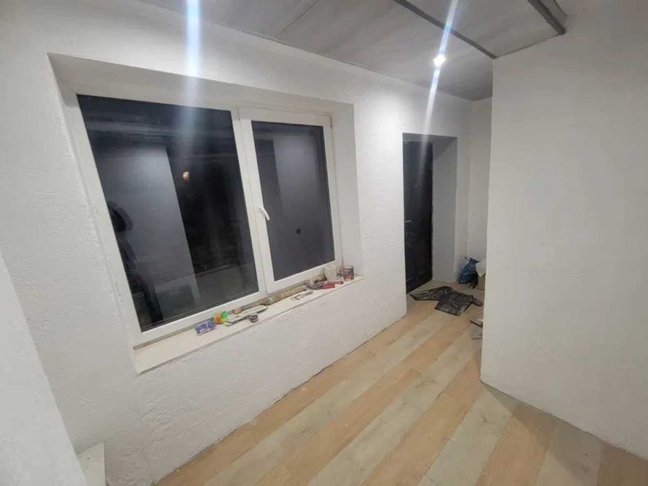 1 кім на Броварній ( Новий Світ) поблизу озера