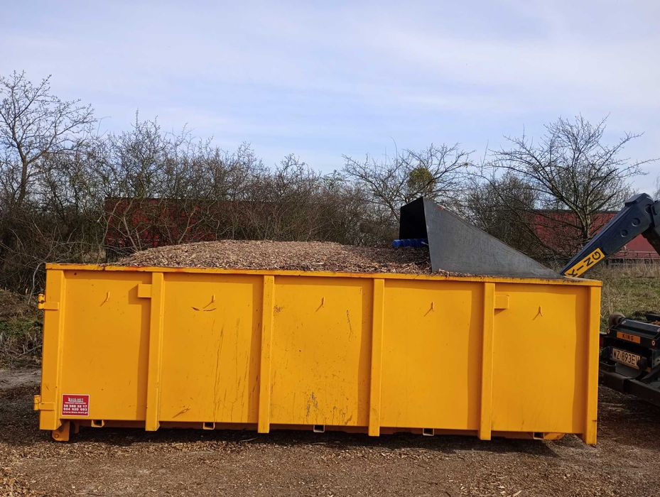 Zrębki  opałowe /ogrodowe z drzew liściastych.