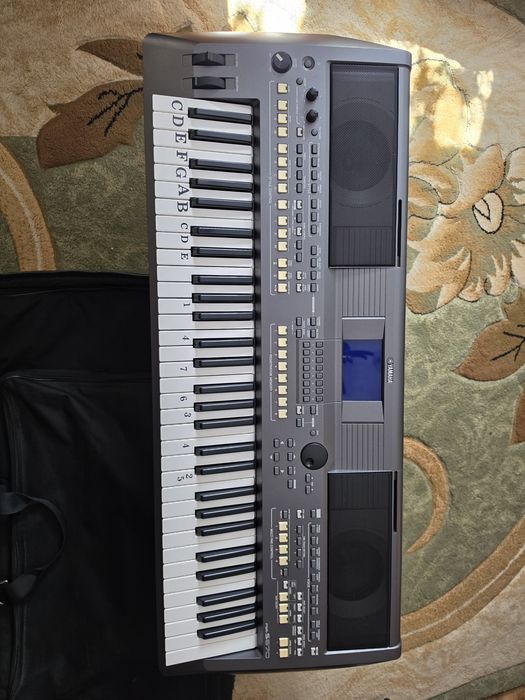 Keyboard YAMAHA PSR-S670