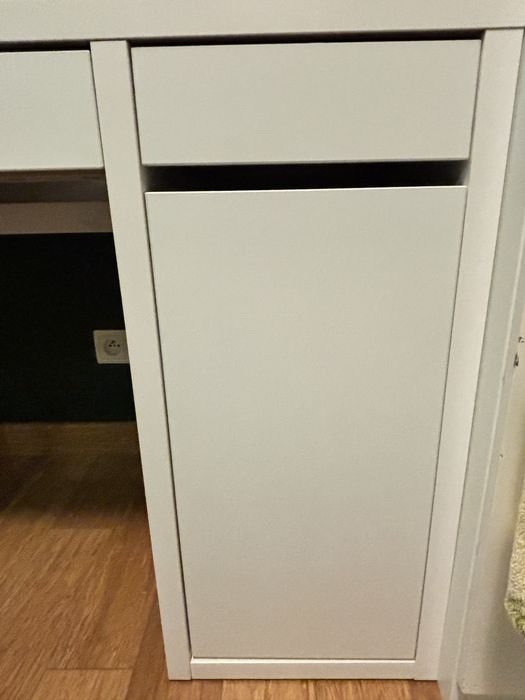 Biurko IKEA MICKE białe (105x50 cm)