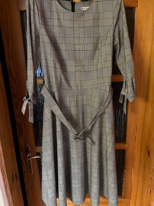 Sukienka damska w delikatną kratkę w kolorze szarym rozmiar 42