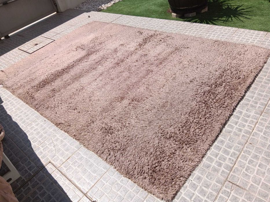Carpete Castanha de Pelo Alto