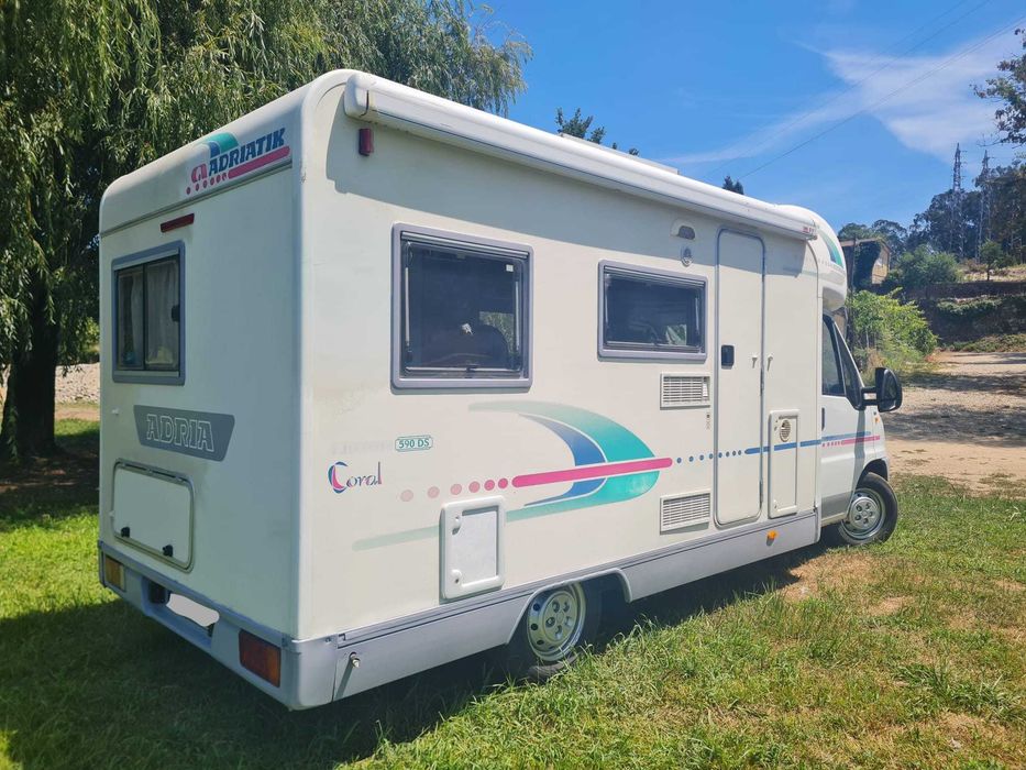 Autocaravana Adria/Fiat 6 Lugares Livrete