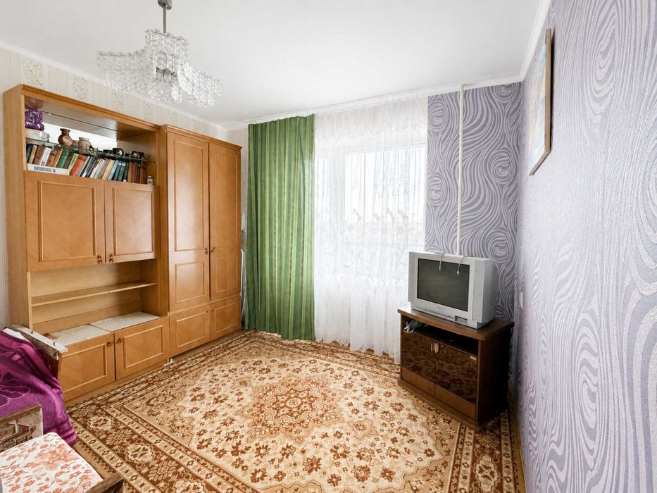 продаю 1 комнатную квартиру Космонавтов 98