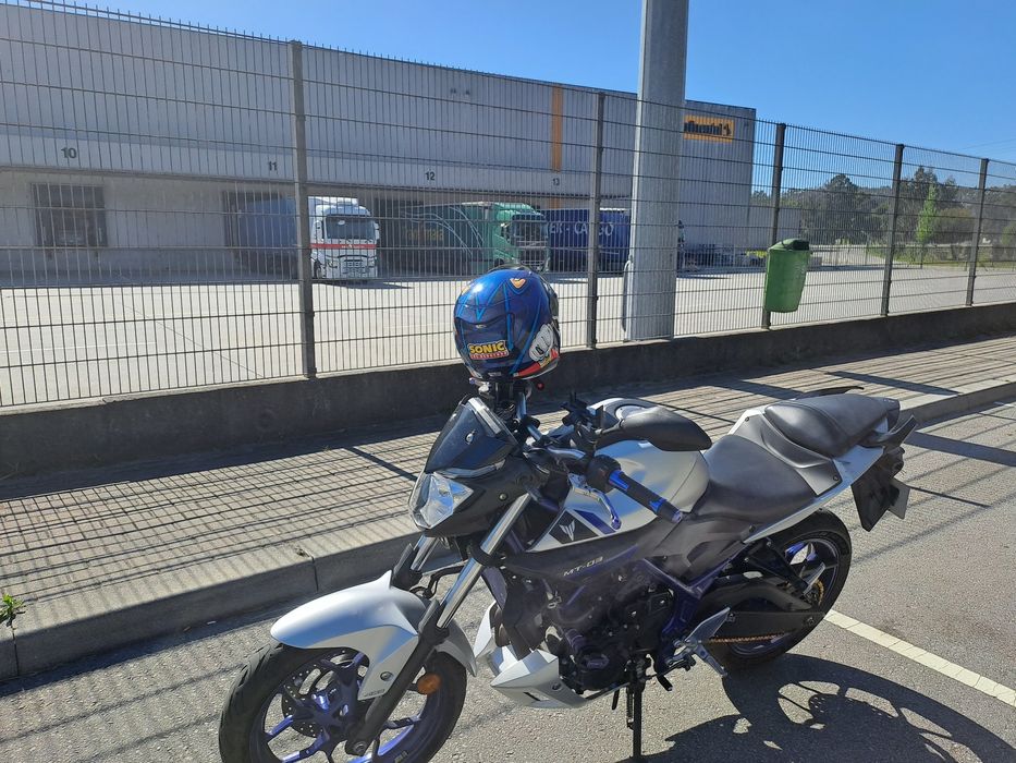 Mota Yamaha MT 03