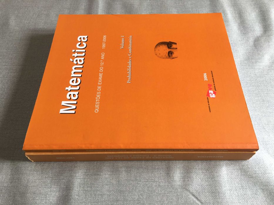 2 livros de exercícios de matemática. Questões de exame do 12ºano