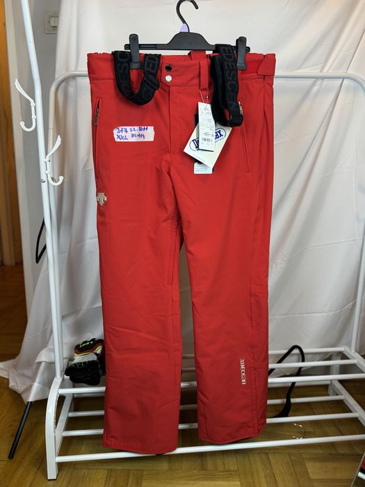 Topowa odzież Narciarska- spodnie, kurtki, komplety-Najlepsze marki