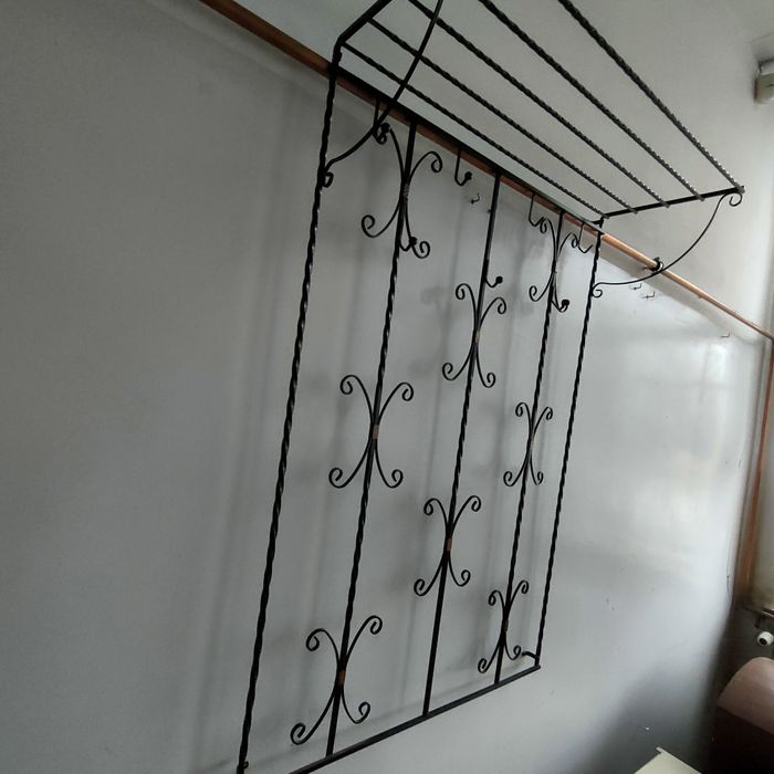 Wieszak metalowy kuty