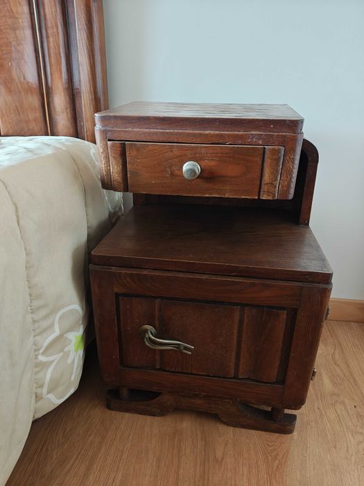 Cama de casal antiga em madeira + 2 mesas de cabeceira