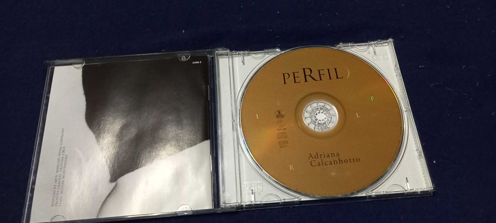 CD Adriana Calcanhoto/perfil