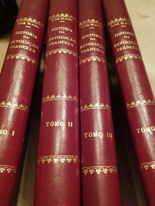 Quatro volumes de livros do século XIX," Revolução Franceza d