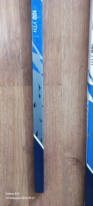 Dwa kije do hokeja piłka oraz krążek dla dziecka