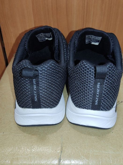 Кросівки Sketchers,в чудовому стані