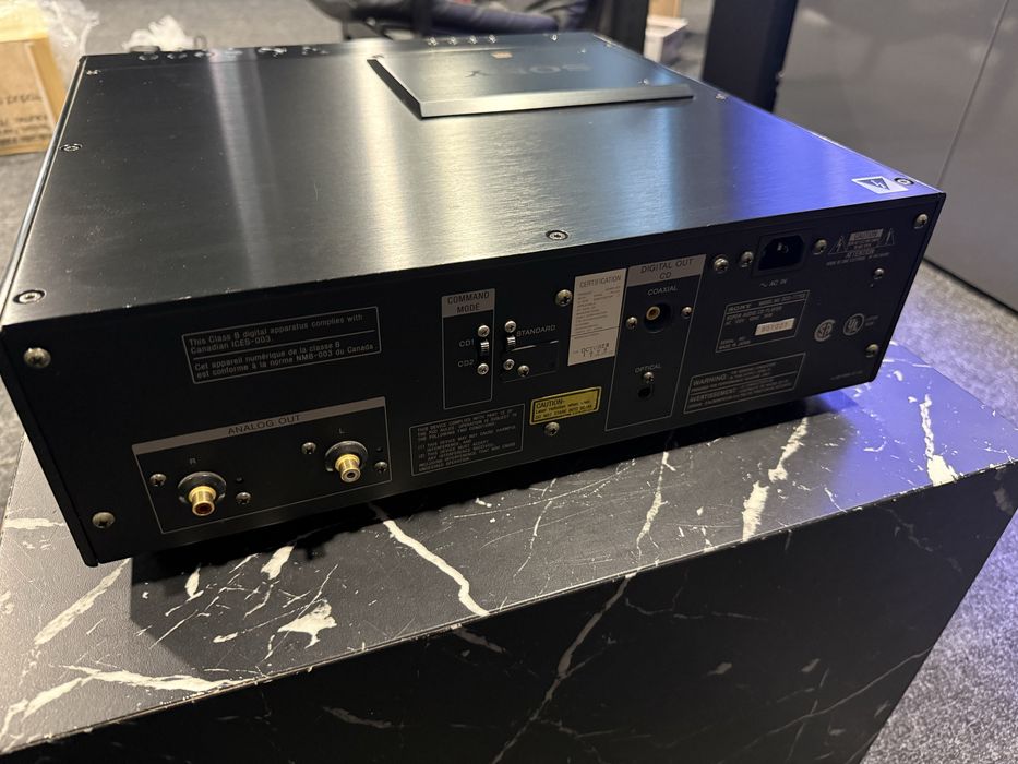 Програвач Super Audio CD Sony SCD-777ES