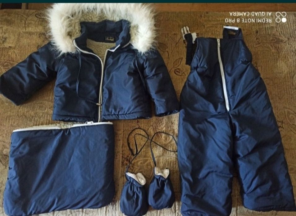 Продам детский зимний комбинезон тройку