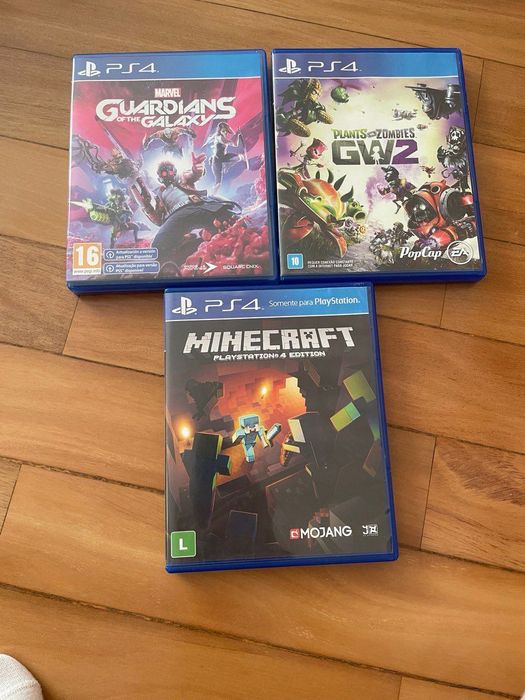 ps4 com 2 comandares e 3 jogos