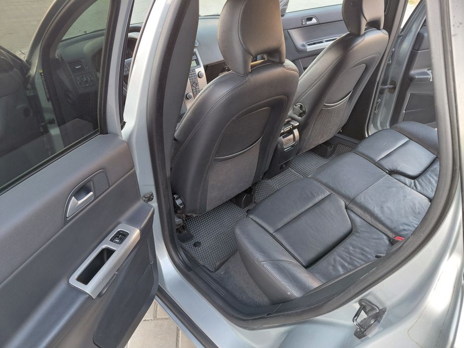Продаю VOLVO V50.