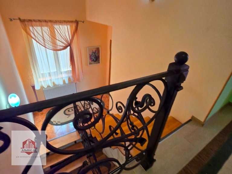 Будинок в с.Оноківці з басейном, гостьовим будинком