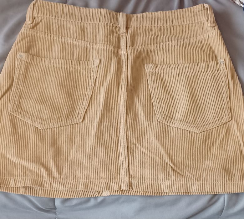 Saia de veludo cotelê da Bershka