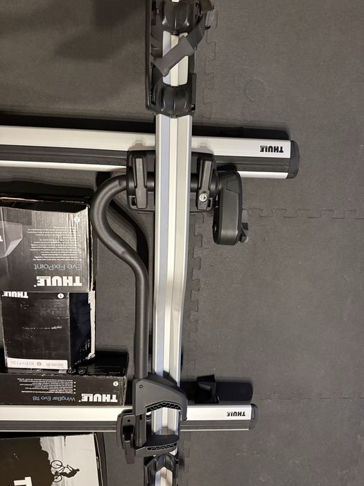 Fixações BMW i4, barras wingbar EVO e suporte bicicleta Thule ProRide