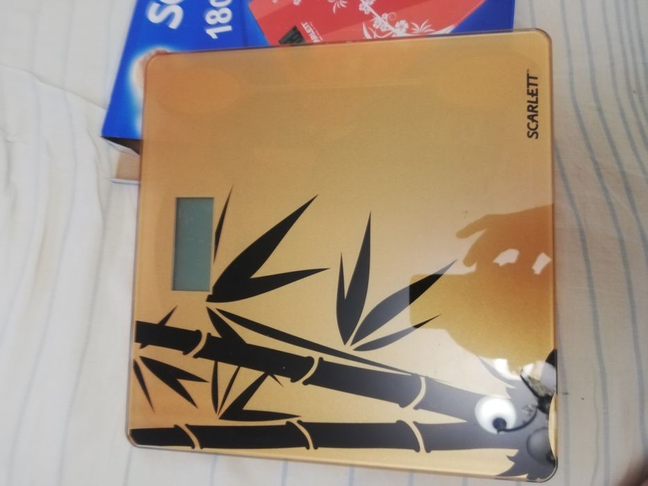 НОВЫЕ. Весы  scarlet напольные. Ультратонкие.