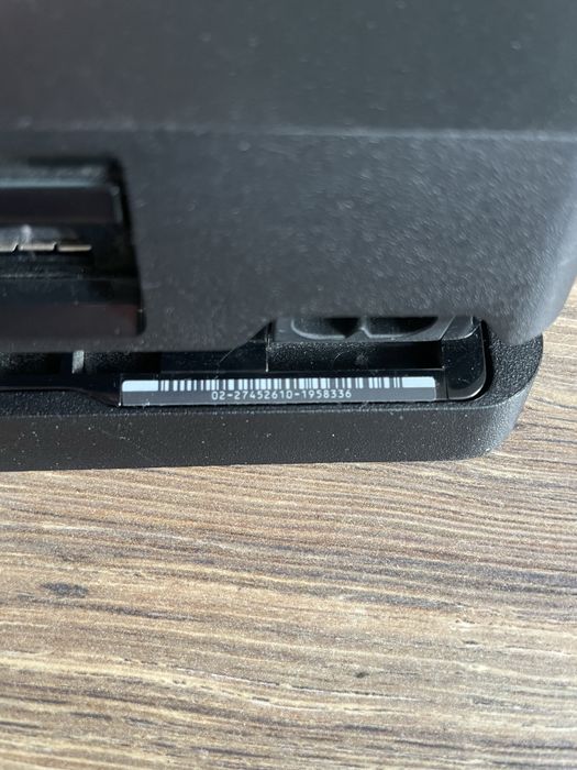 Ps 4 slim 1 tb в відмінному стані з  двома джойстиками